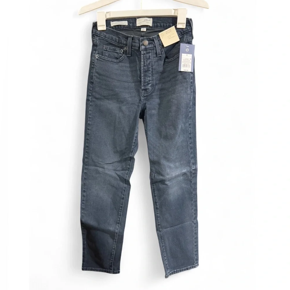 Size 6 Universal thread Women’s Mid rise 80’s slim jeans